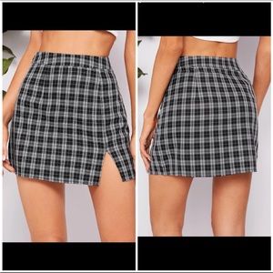 Black and white plaid slit zip up skirt